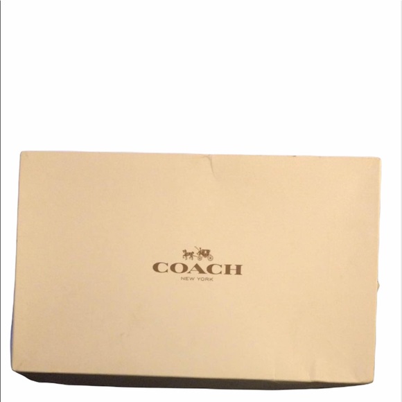 Coach Star Canyon Corner Wristlet.Brand New - Picture 4 of 5